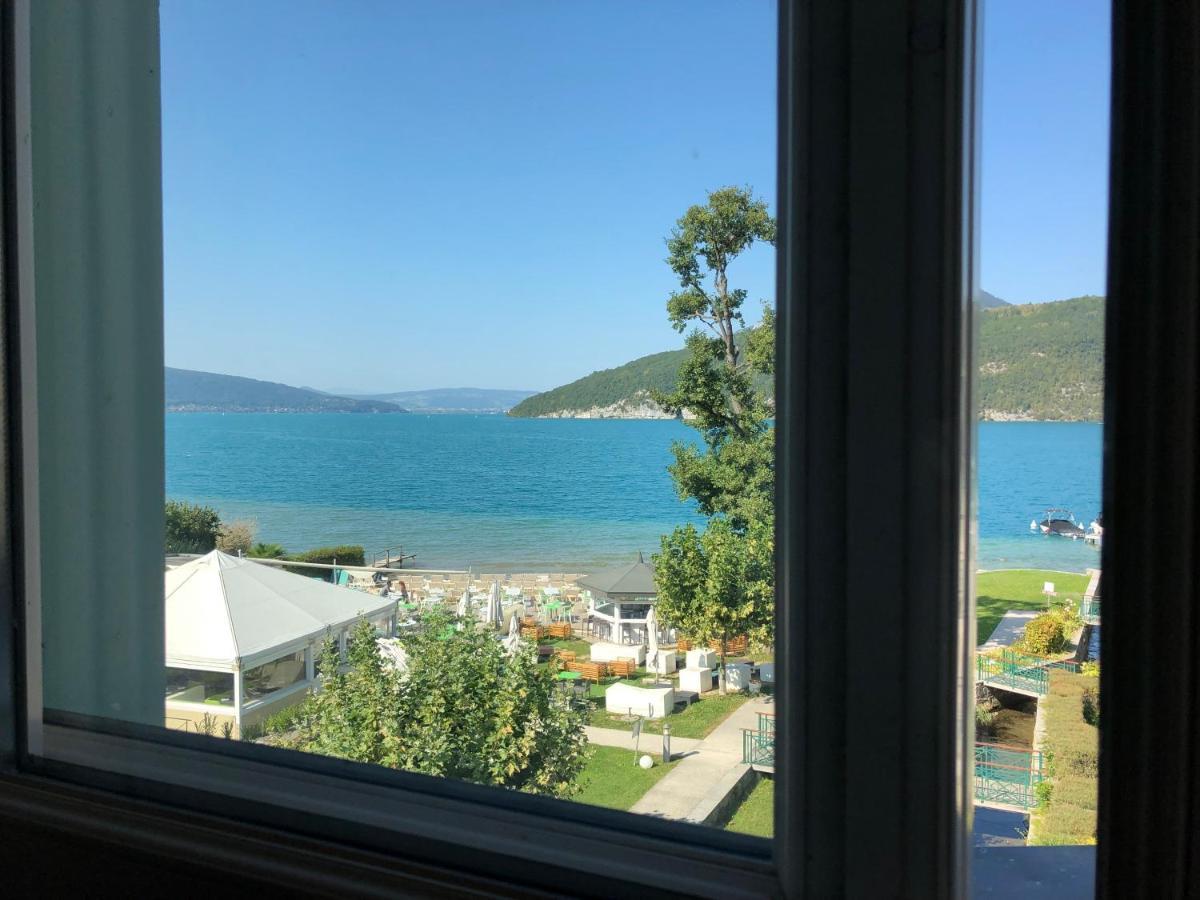 Logement atypique avec vue unique panoramique sur le lac d’Annecy, dans une résidence avec plage et ponton privée sur la commune de Duingt  Extérieur photo