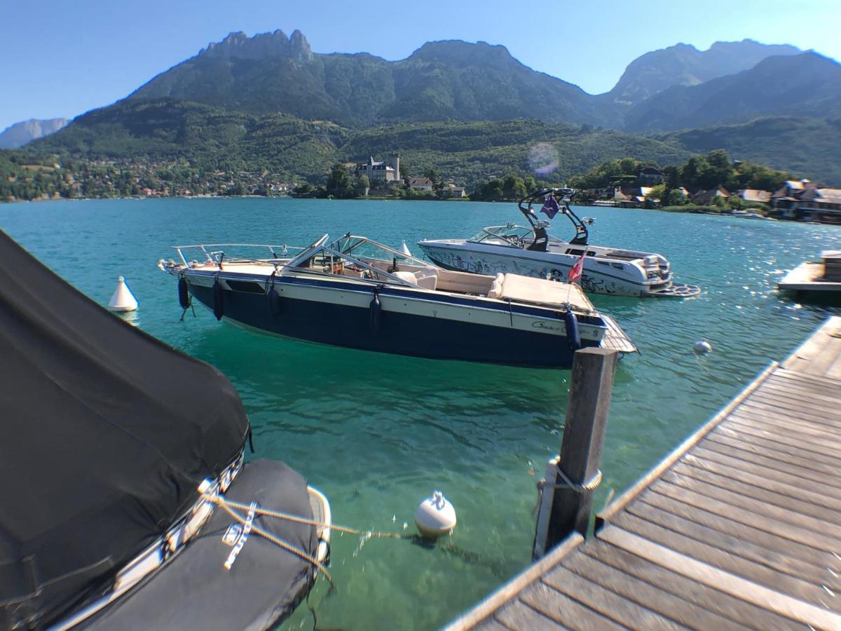 Logement atypique avec vue unique panoramique sur le lac d’Annecy, dans une résidence avec plage et ponton privée sur la commune de Duingt  Extérieur photo