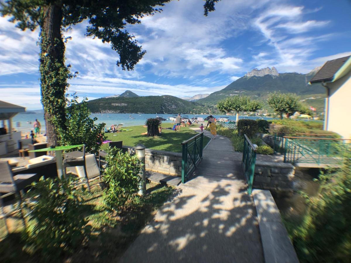 Logement atypique avec vue unique panoramique sur le lac d’Annecy, dans une résidence avec plage et ponton privée sur la commune de Duingt  Extérieur photo