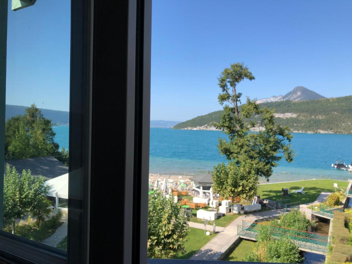 Logement atypique avec vue unique panoramique sur le lac d’Annecy, dans une résidence avec plage et ponton privée sur la commune de Duingt  Extérieur photo