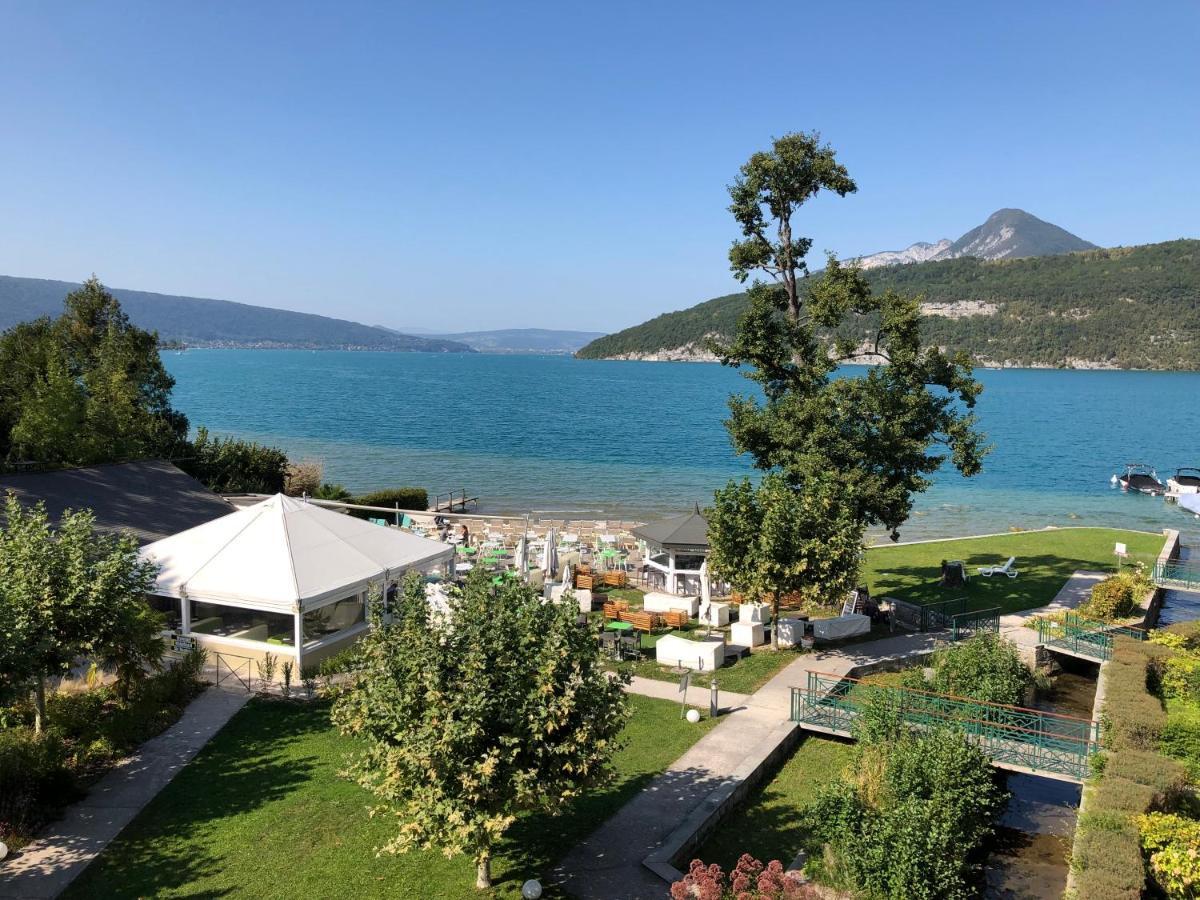 Logement atypique avec vue unique panoramique sur le lac d’Annecy, dans une résidence avec plage et ponton privée sur la commune de Duingt  Extérieur photo